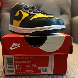 🆕 Nike Dunk Low Kids Shoes - MICHIGAN Midnight Navy and Varsity Maize